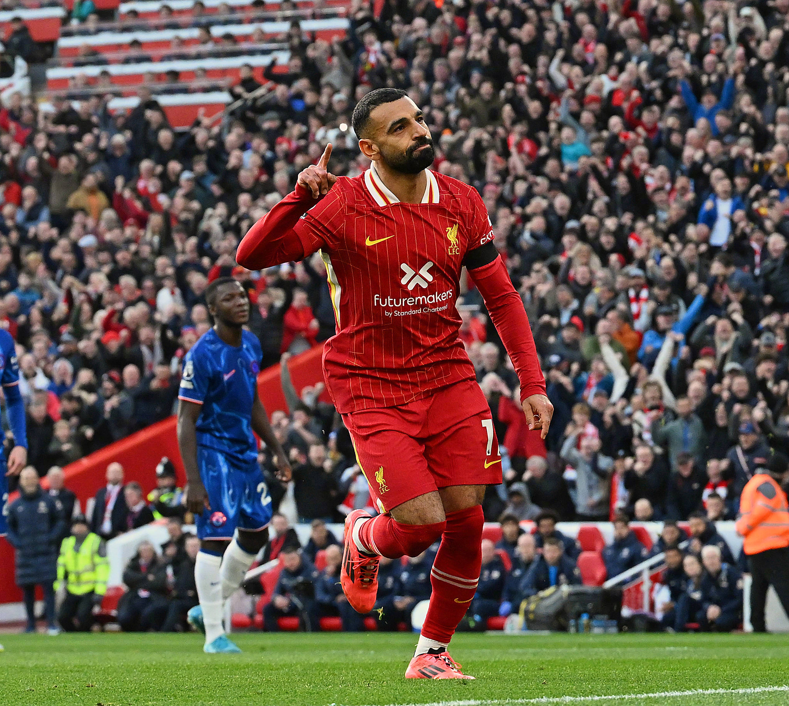 南宫娱乐- 萨拉赫重返赛场，出色防守首场状态出色，美国队观众沸腾！上演精彩一战