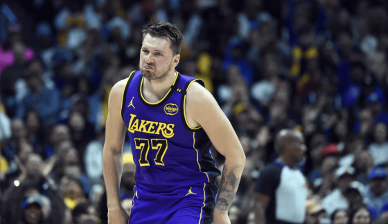 NG28-东契奇连续十场比赛得分超过挺进下一轮，湖人挑战极限！的简单介绍